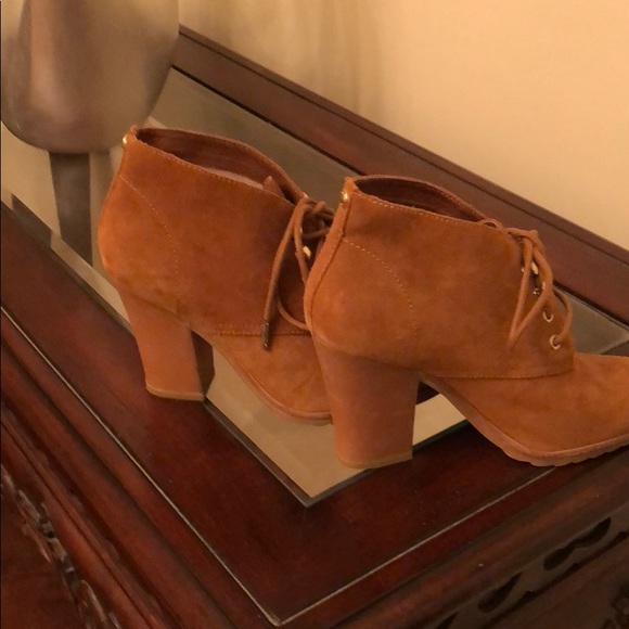 Micheal Micheal Kors shoes - Picture 2 of 8